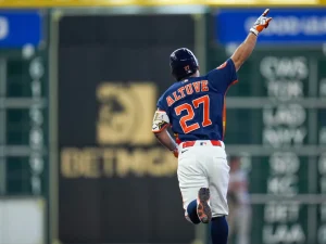 Jose-Altuve-conecta-su-12vo-bambinazo-en-derrota-ante-Orioles.png