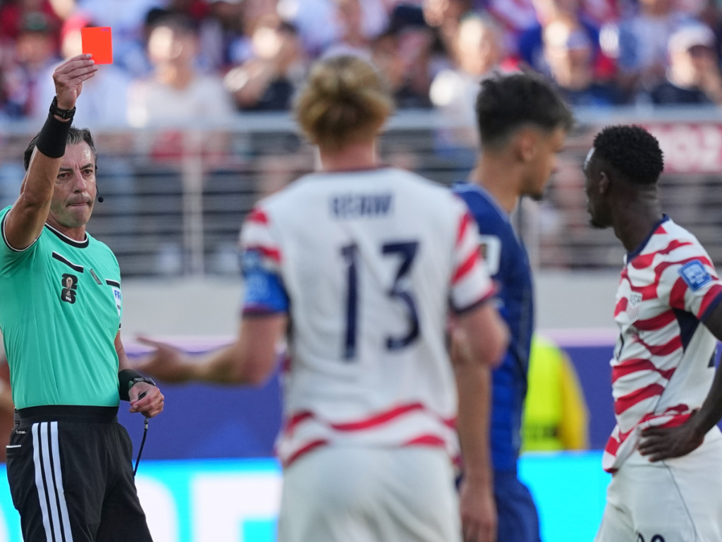La-FIFA-retiro-la-roja-a-Balogun-y-enciende-el.png