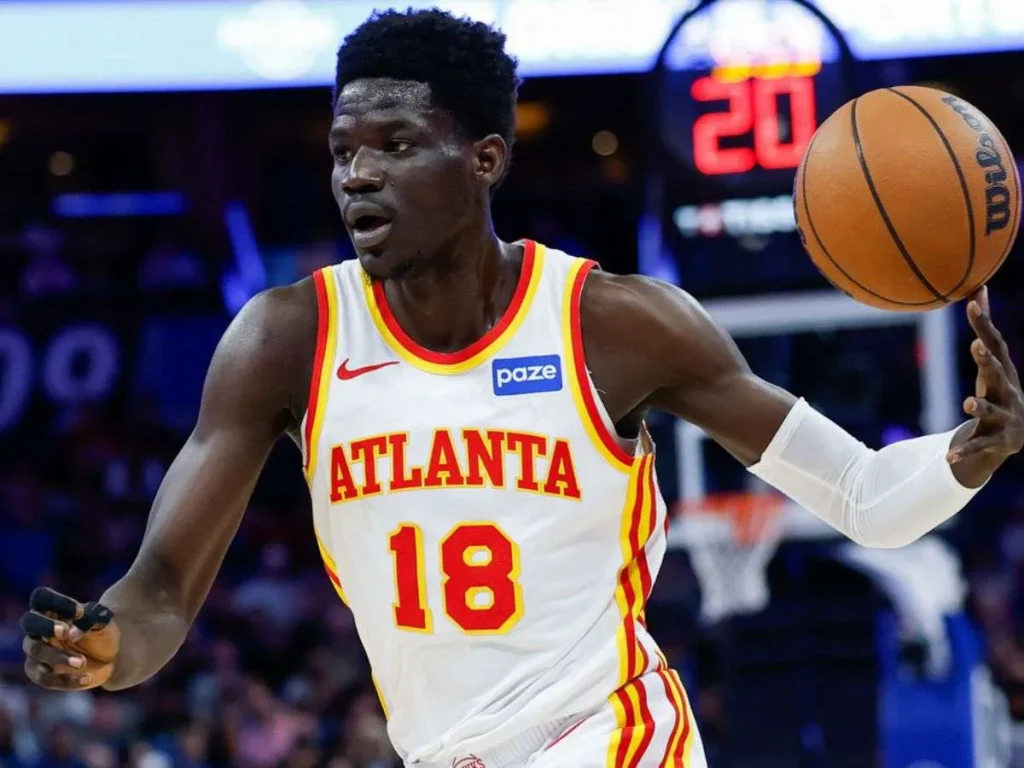 Mouhamed-Gueye-pasa-por-quirofano-y-activa-alarmas-en-Hawks.jpg