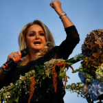 Muere-a-sus-75-anos-Bonnie-Tyler-icono-musical-de.png