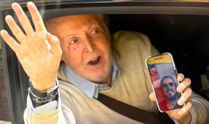 Paul-McCartney-y-Ringo-Starr-sorprendieron-a-fans-de-los.png