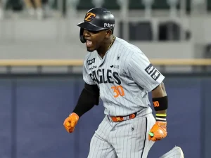 Perlaza-llega-a-60-impulsadas-con-Hanwha-en-Corea-del.png