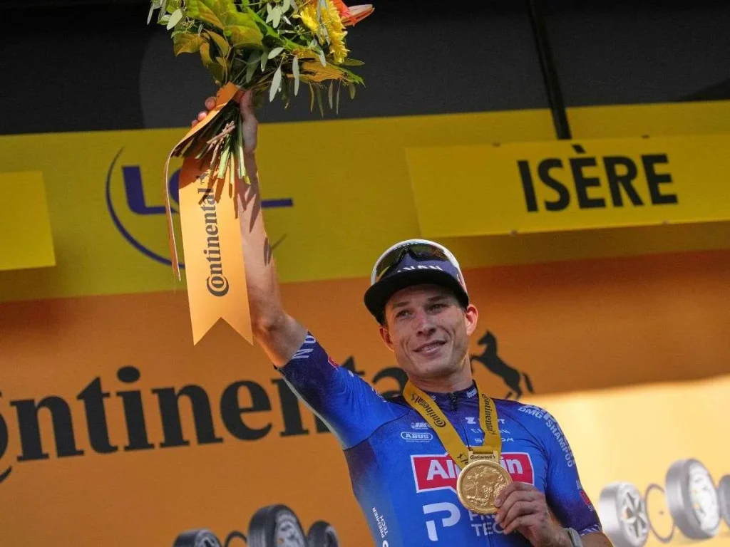 Philipsen-gana-la-etapa-17-del-Tour-de-Francia.jpg