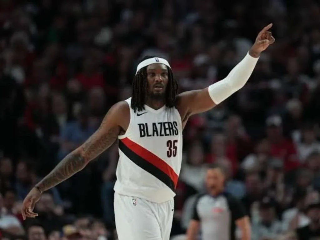 Robert-Williams-III-seguira-en-Portland.jpg