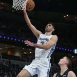 Santi Aldama ahora jugará para los Mavericks