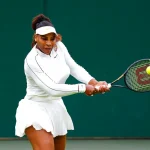 Serena Williams se lastimó la rodilla en su regreso a Wimbledon