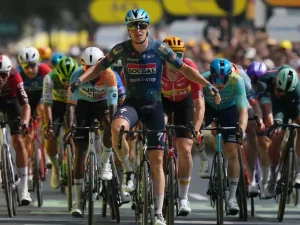 Tim-Merlier-gana-la-septima-etapa-del-Tour-de-Francia.jpg