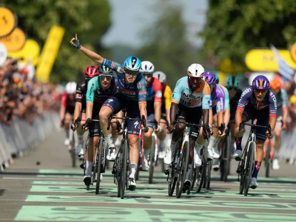 Tim-Merlier-se-llevo-la-octava-etapa-del-Tour-de.jpg