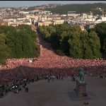 Una marea de 90 mil almas rinde tributo a los héroes de Noruega