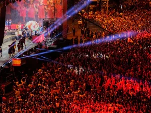 Una-marea-roja-en-Madrid-recibio-a-Espana-como-campeones.jpg