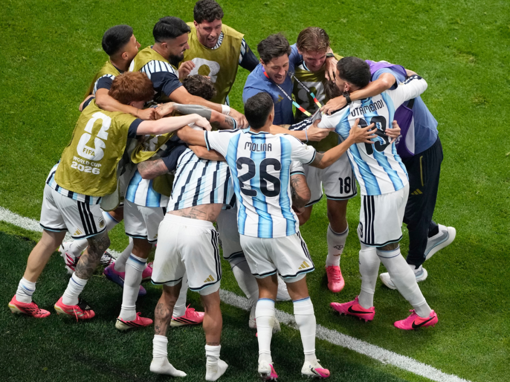 ¡Remontada-de-campeon-Argentina-triunfa-y-avanza-a-cuartos.png