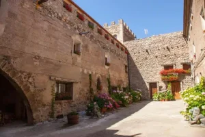 ¿La-casa-rural-mas-medieval-de-Espana-El-castillo-del.webp.webp