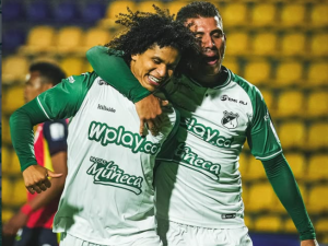 Eduard-Bello-estrena-su-cuenta-goleadora-en-su-debut-con.png