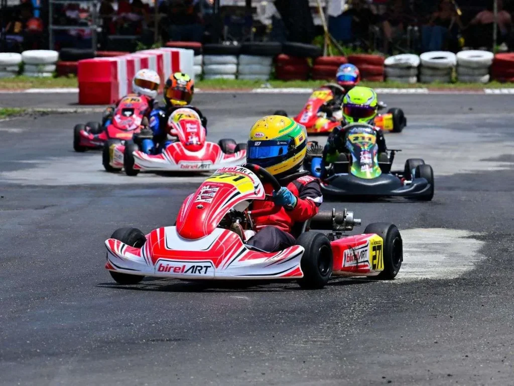 El-Campeonato-Nacional-de-Karting-agito-la-bandera-verde.jpg