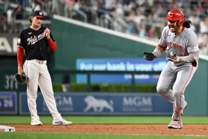 Eugenio-Suarez-descargo-su-cuadrangular-numero-15-con-los-Rojos.jpg