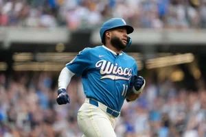 Jackson-Chourio-despacha-jonron-pese-a-la-caida-de-Milwaukee.jpg