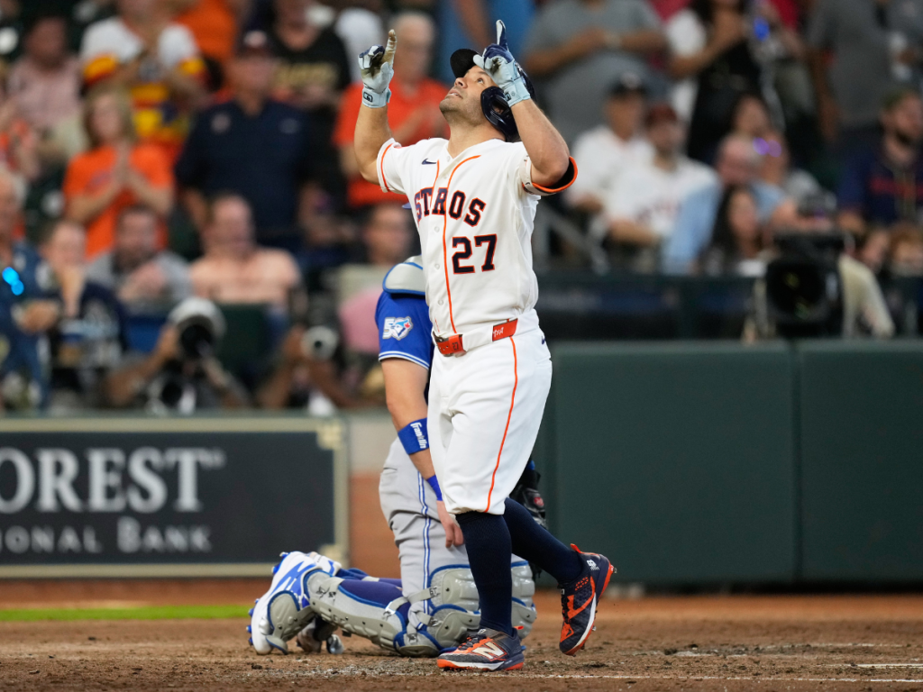 Jose-Altuve-la-saca-pero-los-Astros-caen-ante-Azulejos.png