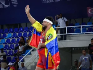 Jose-Diaz-revalido-titulo-en-la-lucha.jpg