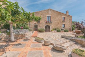 Las-mejores-casas-rurales-de-Girona-para-una-escapada-entre.jpg