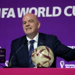 Luis Figo pide la renuncia de Gianni Infantino