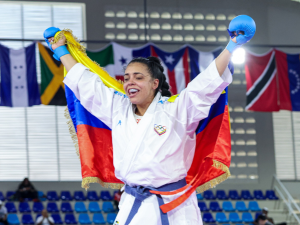 Oriana-Rodriguez-cerro-con-oro-en-karate.png