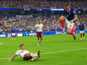Paris-Saint-Germain-refuerza-la-defensa-con-Lucas-Digne.jpg