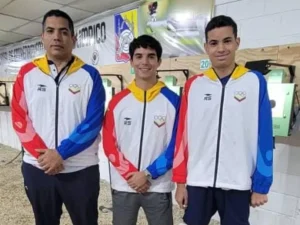 Tiro-en-equipo-dio-en-el-blanco.png