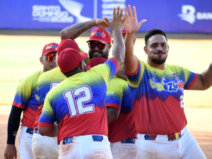 Venezuela-se-apunta-la-de-plata-en-Softbol-masculino.png